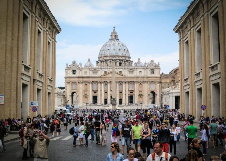 What to Wear to the Vatican: Complete Vatican Tour Dress Code Guide for Visitors What to Wear to the Vatican: Complete Vatican Tour Dress Code Guide for Visitors